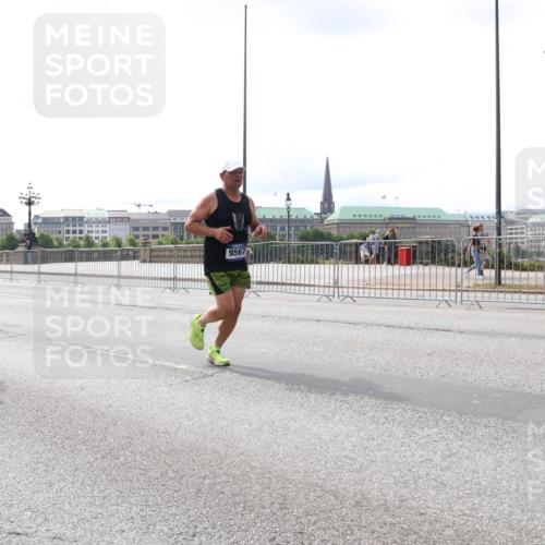29.06.2025 - hella hamburg halbmarathon Lena Gebhardt http://msf.ph/oto/8422654 29.06.2025 10:27:58 Lombardsbrücke 1148, 9567, 1148, 2080, 3389, 4372, 5177, 5285, 5369, 5604, 5847, 6214, 6632, 7497, 7764, 7978, 8085, 8215, 9567, 9653, 9654, 9688, 10158, 10412, 10413, 11692, 11739, 12780, 12823, 12842, 13043, 13568, 13678, 13860, 14017, 14155, 14206, 15123, 15607, 15608, 16569, 16804, 16838, 17427, 17791, 18012, 18256, 18301, 18626, 18766 meine-sportfotos.de