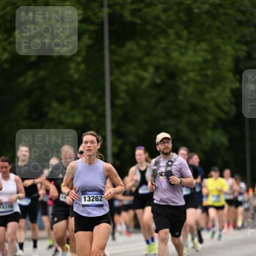 29.06.2025 - hella hamburg halbmarathon Dr. Thomas Lammeyer http://msf.ph/oto/8422663 29.06.2025 10:48:20 Kennedybrücke 1400, 1459, 2258, 2343, 2674, 2733, 3597, 4636, 4866, 5001, 5192, 5201, 5214, 5649, 5902, 5905, 6096, 6226, 6334, 6931, 7197, 8058, 8504, 8591, 9704, 9879, 10006, 10097, 10220, 10553, 11093, 11279 meine-sportfotos.de