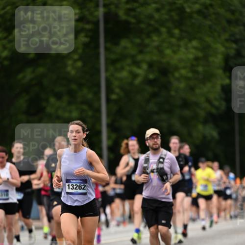 29.06.2025 - hella hamburg halbmarathon Dr. Thomas Lammeyer http://msf.ph/oto/8422672 29.06.2025 10:48:20 Kennedybrücke 1400, 1459, 2258, 2343, 2674, 2733, 3597, 4636, 4866, 5001, 5192, 5201, 5214, 5649, 5902, 5905, 6096, 6226, 6334, 6931, 7197, 8058, 8504, 8591, 9704, 9879, 10006, 10097, 10220, 10553, 11093, 11279 meine-sportfotos.de
