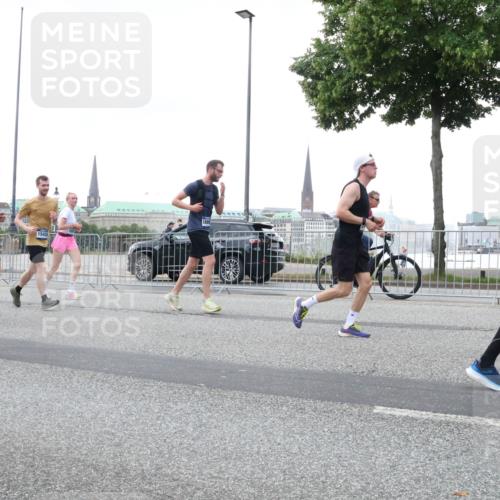 29.06.2025 - hella hamburg halbmarathon Lena Gebhardt http://msf.ph/oto/8422678 29.06.2025 10:52:52 Lombardsbrücke 1543, 1369, 1826, 2146, 2291, 2362, 2420, 2528, 2701, 2983, 2988, 3140, 3227, 3787, 4591, 4626, 4729, 5360, 6135, 6521, 6671, 7032, 7511, 7681, 7737, 7812, 8641, 9068, 9070, 9103, 9545, 10055, 10080, 10392, 10417, 10568, 10600, 10661, 10879, 10928, 10981, 11297, 11520, 11524, 11919, 12127, 12128, 12994, 13489, 13916, 13917, 14009, 14765, 14807, 14977, 14979, 16137 meine-sportfotos.de
