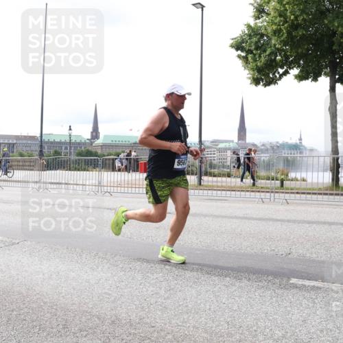 29.06.2025 - hella hamburg halbmarathon Lena Gebhardt http://msf.ph/oto/8422688 29.06.2025 10:27:59 Lombardsbrücke 9567, 1148, 2080, 3389, 5177, 5285, 5369, 5604, 5847, 6214, 6632, 7497, 7764, 7978, 8085, 8215, 9567, 9653, 9654, 9688, 10158, 10412, 10413, 11692, 11739, 12780, 12823, 12842, 13043, 13568, 13678, 13860, 14017, 14155, 14206, 15123, 15607, 15608, 16569, 16804, 16838, 17427, 17791, 18012, 18256, 18301, 18626 meine-sportfotos.de