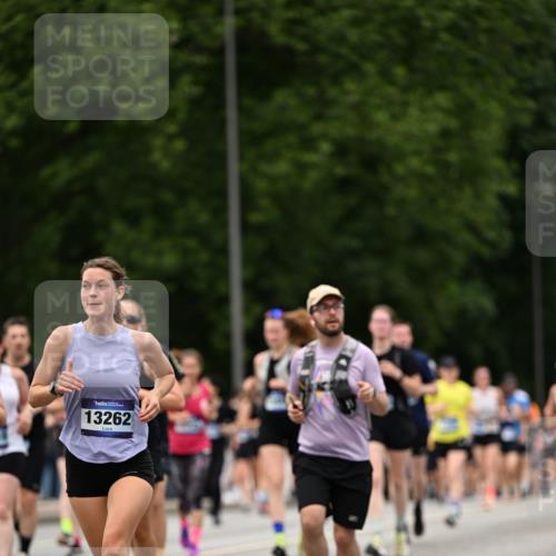 29.06.2025 - hella hamburg halbmarathon Dr. Thomas Lammeyer http://msf.ph/oto/8422692 29.06.2025 10:48:20 Kennedybrücke 1400, 1459, 2258, 2343, 2674, 2733, 3597, 4636, 4866, 5001, 5192, 5201, 5214, 5649, 5902, 5905, 6096, 6226, 6334, 6931, 7197, 8058, 8504, 8591, 9704, 9879, 10006, 10097, 10220, 10553, 11093, 11279 meine-sportfotos.de