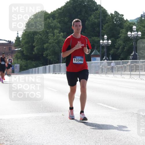 29.06.2025 - hella hamburg halbmarathon Lena Gebhardt http://msf.ph/oto/8422701 29.06.2025 09:42:45 Lombardsbrücke 12529, 13346, 2618, 5612, 7331, 7855, 9269, 10468, 11078, 11228, 12360, 12529, 12992, 13346, 13872, 13913, 14113, 14753, 14836, 15253, 16615, 17614, 18569, 18740, 19041, 19042, 19050, 19076, 19078 meine-sportfotos.de