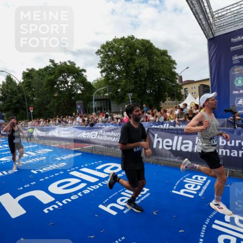 29.06.2025 - hella hamburg halbmarathon Zöllner http://msf.ph/oto/8422708 29.06.2025 10:32:42 Ziel 1707, 1990, 7965, 11877, 12987, 13961, 14293, 14908, 16619, 17117, 17151 meine-sportfotos.de