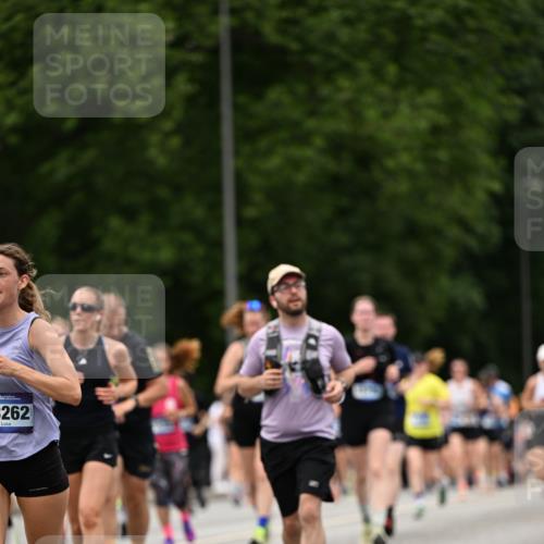 29.06.2025 - hella hamburg halbmarathon Dr. Thomas Lammeyer http://msf.ph/oto/8422711 29.06.2025 10:48:21 Kennedybrücke 1400, 1459, 2258, 2343, 2674, 2733, 3597, 4636, 4866, 5001, 5192, 5201, 5214, 5649, 5902, 5905, 6096, 6226, 6334, 6931, 7197, 8058, 8504, 8591, 9704, 9879, 10006, 10097, 10220, 10285, 10553, 11093, 11279 meine-sportfotos.de