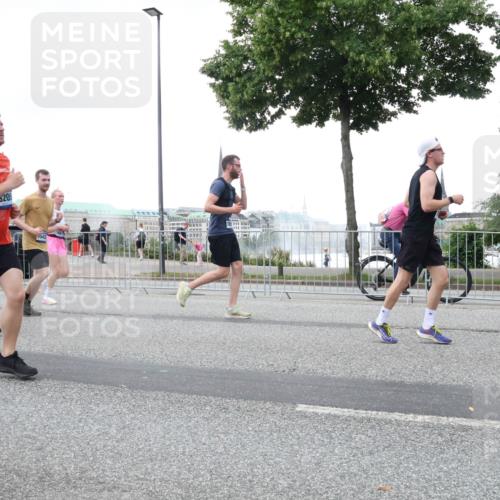 29.06.2025 - hella hamburg halbmarathon Lena Gebhardt http://msf.ph/oto/8422727 29.06.2025 10:52:52 Lombardsbrücke 0205, 1369, 1826, 2146, 2291, 2362, 2420, 2528, 2701, 2983, 2988, 3140, 3227, 3787, 4591, 4626, 4729, 5360, 6135, 6521, 6671, 7032, 7511, 7681, 7737, 7812, 8641, 9068, 9070, 9103, 9545, 10055, 10080, 10392, 10417, 10568, 10600, 10661, 10879, 10928, 10981, 11297, 11520, 11524, 11919, 12127, 12128, 12994, 13489, 13916, 13917, 14009, 14765, 14807, 14977, 14979, 16137 meine-sportfotos.de