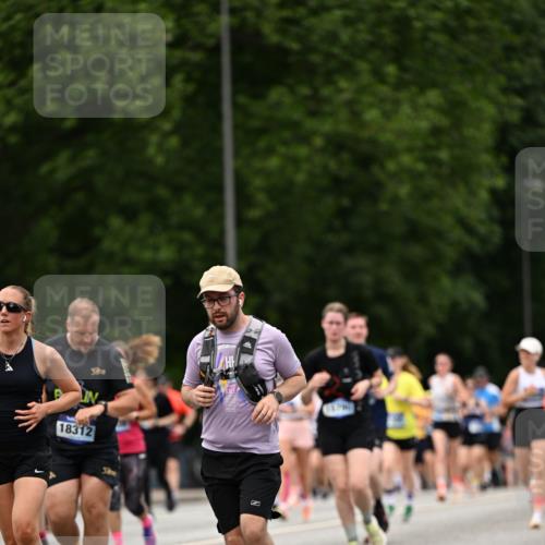 29.06.2025 - hella hamburg halbmarathon Dr. Thomas Lammeyer http://msf.ph/oto/8422735 29.06.2025 10:48:21 Kennedybrücke 1400, 1459, 2258, 2343, 2674, 2733, 3597, 4636, 4866, 5001, 5192, 5201, 5214, 5649, 5902, 5905, 6096, 6226, 6334, 6931, 7197, 8058, 8504, 8591, 9704, 9879, 10006, 10097, 10220, 10285, 10553, 11093, 11279 meine-sportfotos.de