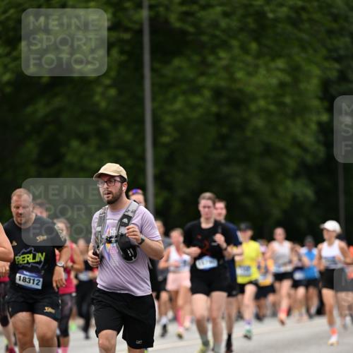 29.06.2025 - hella hamburg halbmarathon Dr. Thomas Lammeyer http://msf.ph/oto/8422753 29.06.2025 10:48:22 Kennedybrücke 1026, 1400, 1459, 2258, 2343, 2674, 2733, 3597, 4636, 4866, 5001, 5192, 5201, 5214, 5649, 5902, 5905, 6096, 6226, 6334, 6931, 7197, 8058, 8504, 8591, 9704, 9879, 10006, 10097, 10220, 10285, 10553, 11093, 11279 meine-sportfotos.de