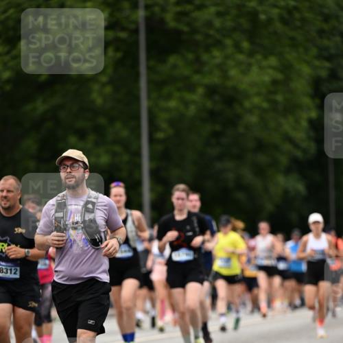 29.06.2025 - hella hamburg halbmarathon Dr. Thomas Lammeyer http://msf.ph/oto/8422781 29.06.2025 10:48:22 Kennedybrücke 1026, 1400, 1459, 2258, 2343, 2674, 2733, 3597, 4636, 4866, 5001, 5192, 5201, 5214, 5649, 5902, 5905, 6096, 6226, 6334, 6931, 7197, 8058, 8504, 8591, 9704, 9879, 10006, 10097, 10220, 10285, 10553, 11093, 11279 meine-sportfotos.de