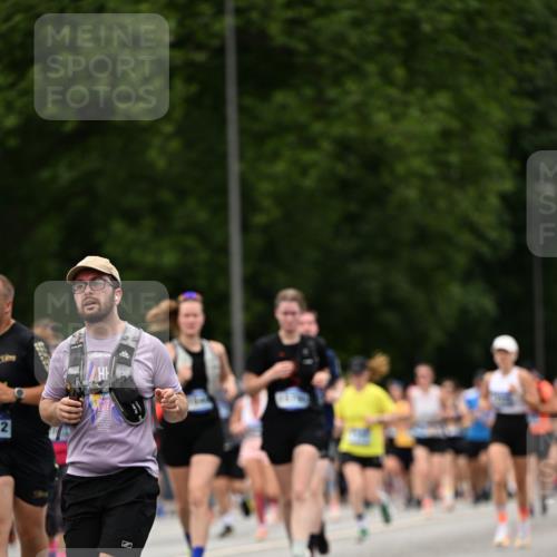 29.06.2025 - hella hamburg halbmarathon Dr. Thomas Lammeyer http://msf.ph/oto/8422790 29.06.2025 10:48:22 Kennedybrücke 1026, 1400, 1459, 2258, 2343, 2674, 2733, 3597, 4636, 4866, 5001, 5192, 5201, 5214, 5649, 5902, 5905, 6096, 6226, 6334, 6931, 7197, 8058, 8504, 8591, 9704, 9879, 10006, 10097, 10220, 10285, 10553, 11093, 11279 meine-sportfotos.de