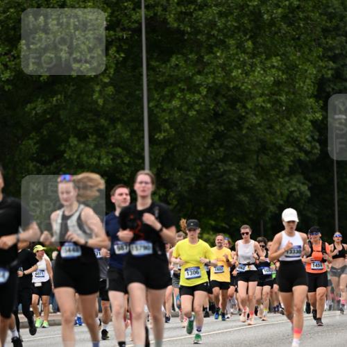 29.06.2025 - hella hamburg halbmarathon Dr. Thomas Lammeyer http://msf.ph/oto/8422804 29.06.2025 10:48:23 Kennedybrücke 1026, 1400, 1459, 1802, 1804, 2258, 2343, 2674, 2733, 3597, 4636, 4866, 5001, 5127, 5192, 5201, 5214, 5649, 5902, 5905, 6096, 6226, 6334, 6931, 7197, 8058, 8504, 8591, 9704, 9879, 10006, 10097, 10220, 10285, 10553, 11093, 11279 meine-sportfotos.de