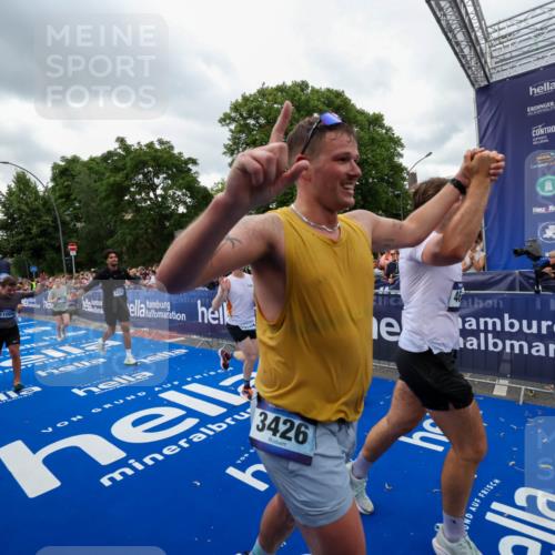 29.06.2025 - hella hamburg halbmarathon Zöllner http://msf.ph/oto/8422806 29.06.2025 10:54:32 Ziel 2474, 3426, 3794, 4635, 4868, 7129, 8798, 11009, 11797, 11799, 12321, 12362, 12607, 15146, 16327, 19067 meine-sportfotos.de