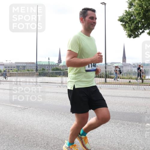 29.06.2025 - hella hamburg halbmarathon Lena Gebhardt http://msf.ph/oto/8422809 29.06.2025 10:28:00 Lombardsbrücke 1148, 1148, 2080, 3389, 3445, 5177, 5369, 5604, 5847, 6214, 6632, 7497, 7764, 7978, 8085, 8215, 9567, 9653, 9654, 9688, 10158, 10412, 10413, 11692, 11739, 12780, 12823, 12842, 13043, 13568, 13678, 13860, 14017, 14155, 14206, 15123, 15607, 15608, 16569, 16804, 16838, 17427, 17791, 18012, 18256, 18301, 18626 meine-sportfotos.de