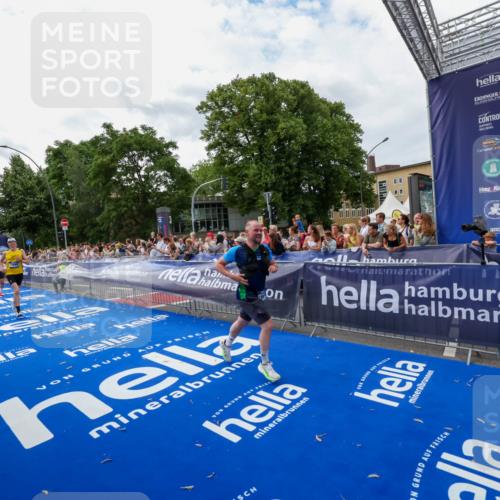 29.06.2025 - hella hamburg halbmarathon Zöllner http://msf.ph/oto/8422810 29.06.2025 10:32:45 Ziel 1990, 7965, 8062, 12987, 13961, 14028, 15054, 16619, 17117, 17151 meine-sportfotos.de