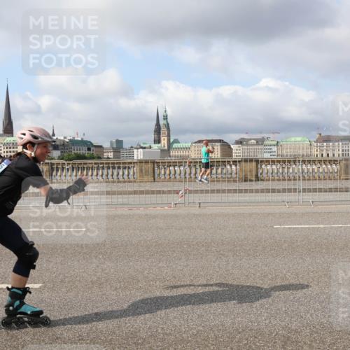 29.06.2025 - hella hamburg halbmarathon Lena Gebhardt http://msf.ph/oto/8422820 29.06.2025 08:57:52 Lombardsbrücke  meine-sportfotos.de