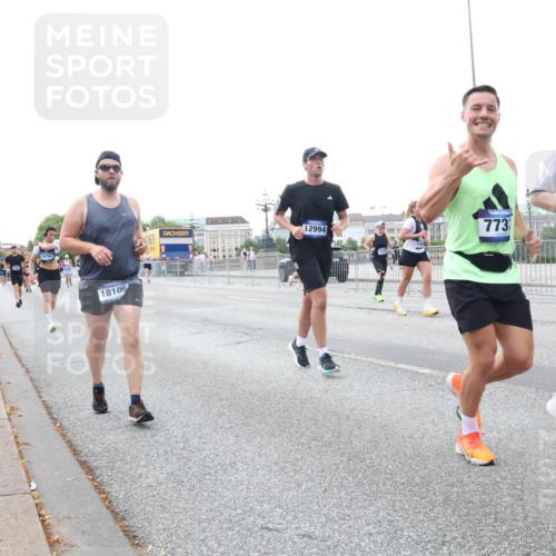 29.06.2025 - hella hamburg halbmarathon Lena Gebhardt http://msf.ph/oto/8422847 29.06.2025 10:52:54 Lombardsbrücke 16794, 18106, 12994, 773, 4729, 1369, 1826, 2146, 2291, 2362, 2420, 2528, 2701, 2983, 2988, 3140, 3227, 3787, 4591, 4626, 4729, 5360, 6135, 6521, 7032, 7511, 7681, 7737, 8641, 9068, 9070, 9103, 9545, 10055, 10080, 10392, 10417, 10568, 10600, 10661, 10879, 10928, 10981, 11297, 11520, 11524, 11919, 12127, 12128, 12994, 13489, 13916, 13917, 14009, 14765, 14807, 14977, 14979, 16137 meine-sportfotos.de