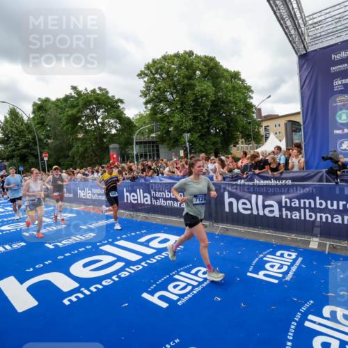 29.06.2025 - hella hamburg halbmarathon Zöllner http://msf.ph/oto/8422857 29.06.2025 10:54:35 Ziel 2474, 3794, 4868, 5259, 7129, 8798, 10040, 10368, 10376, 11797, 11799, 12607, 15146 meine-sportfotos.de