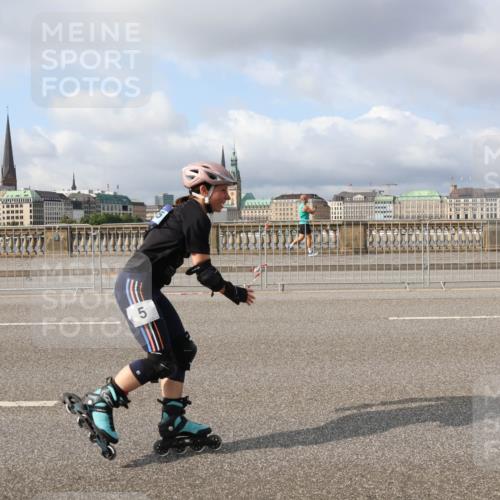 29.06.2025 - hella hamburg halbmarathon Lena Gebhardt http://msf.ph/oto/8422874 29.06.2025 08:57:53 Lombardsbrücke 5 meine-sportfotos.de