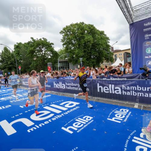 29.06.2025 - hella hamburg halbmarathon Zöllner http://msf.ph/oto/8422879 29.06.2025 10:54:35 Ziel 2474, 3794, 4868, 5259, 7129, 8798, 10040, 10368, 10376, 11797, 11799, 12607, 15146 meine-sportfotos.de