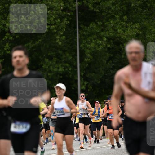 29.06.2025 - hella hamburg halbmarathon Dr. Thomas Lammeyer http://msf.ph/oto/8422887 29.06.2025 10:48:26 Kennedybrücke 1026, 1400, 1459, 1802, 1804, 2258, 2674, 2733, 3065, 3597, 4636, 4866, 5001, 5127, 5192, 5201, 5649, 5902, 5905, 6226, 6334, 6931, 7197, 8058, 8504, 8591, 9704, 9879, 10006, 10097, 10220, 10285, 10553, 11093 meine-sportfotos.de