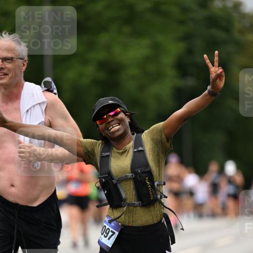 29.06.2025 - hella hamburg halbmarathon Dr. Thomas Lammeyer http://msf.ph/oto/8422911 29.06.2025 10:48:28 Kennedybrücke 1026, 1095, 1400, 1459, 1802, 1804, 2073, 2258, 2674, 2733, 3065, 3597, 4636, 4866, 5001, 5127, 5192, 5201, 5649, 5902, 5905, 6226, 6334, 6931, 7197, 8058, 8504, 8591, 9879, 10006, 10097, 10220, 10285, 10553, 11093 meine-sportfotos.de