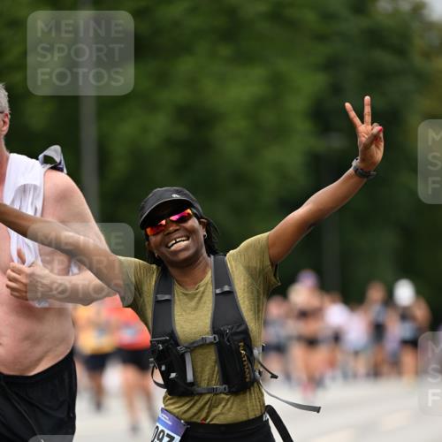 29.06.2025 - hella hamburg halbmarathon Dr. Thomas Lammeyer http://msf.ph/oto/8422917 29.06.2025 10:48:28 Kennedybrücke 1026, 1095, 1400, 1459, 1802, 1804, 2073, 2258, 2674, 2733, 3065, 3597, 4636, 4866, 5001, 5127, 5192, 5201, 5649, 5902, 5905, 6226, 6334, 6931, 7197, 8058, 8504, 8591, 9879, 10006, 10097, 10220, 10285, 10553, 11093 meine-sportfotos.de