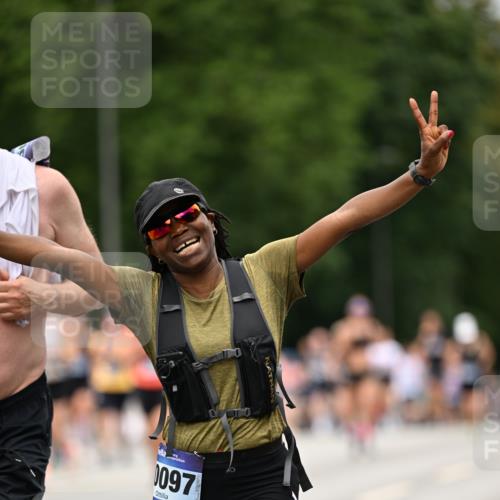 29.06.2025 - hella hamburg halbmarathon Dr. Thomas Lammeyer http://msf.ph/oto/8422923 29.06.2025 10:48:28 Kennedybrücke 1026, 1095, 1400, 1459, 1802, 1804, 2073, 2258, 2674, 2733, 3065, 3597, 4636, 4866, 5001, 5127, 5192, 5201, 5649, 5902, 5905, 6226, 6334, 6931, 7197, 8058, 8504, 8591, 9879, 10006, 10097, 10220, 10285, 10553, 11093 meine-sportfotos.de