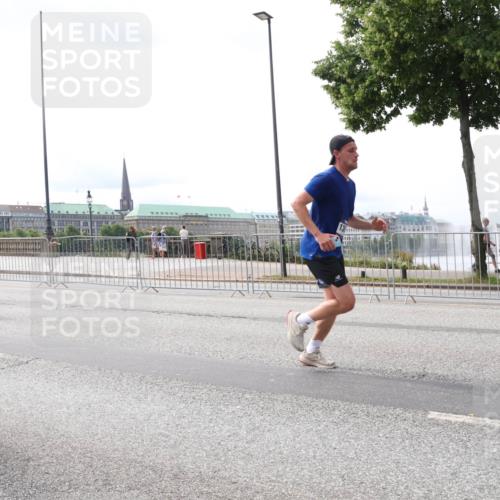 29.06.2025 - hella hamburg halbmarathon Lena Gebhardt http://msf.ph/oto/8422925 29.06.2025 10:28:04 Lombardsbrücke 1148, 2080, 3389, 3445, 5177, 5369, 5604, 5847, 6214, 6632, 7497, 7667, 7764, 7978, 8085, 8215, 8327, 9567, 9653, 9654, 9688, 10412, 10413, 11692, 11739, 12780, 12823, 12842, 13043, 13045, 13296, 13568, 13678, 13860, 14017, 14155, 14206, 15123, 15607, 15608, 16569, 16804, 16838, 17427, 18256, 18301, 18626 meine-sportfotos.de