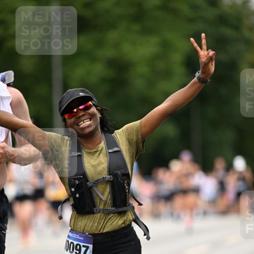 29.06.2025 - hella hamburg halbmarathon Dr. Thomas Lammeyer http://msf.ph/oto/8422929 29.06.2025 10:48:28 Kennedybrücke 1026, 1095, 1400, 1459, 1802, 1804, 2073, 2258, 2674, 2733, 3065, 3597, 4636, 4866, 5001, 5127, 5192, 5201, 5649, 5902, 5905, 6226, 6334, 6931, 7197, 8058, 8504, 8591, 9879, 10006, 10097, 10220, 10285, 10553, 11093 meine-sportfotos.de