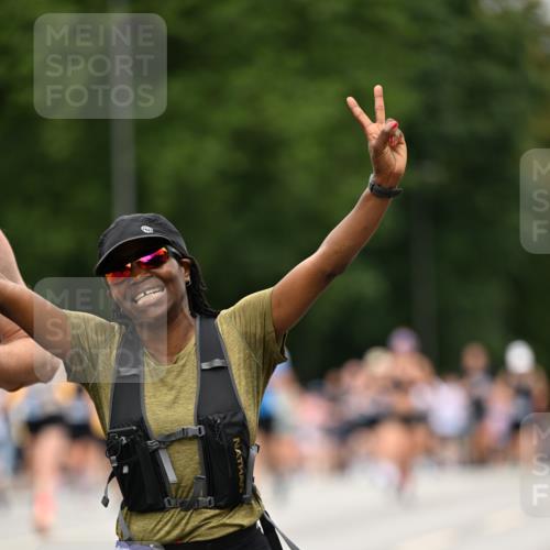29.06.2025 - hella hamburg halbmarathon Dr. Thomas Lammeyer http://msf.ph/oto/8422934 29.06.2025 10:48:28 Kennedybrücke 1026, 1095, 1400, 1459, 1802, 1804, 2073, 2258, 2674, 2733, 3065, 3597, 4636, 4866, 5001, 5127, 5192, 5201, 5649, 5902, 5905, 6226, 6334, 6931, 7197, 8058, 8504, 8591, 9879, 10006, 10097, 10220, 10285, 10553, 11093 meine-sportfotos.de
