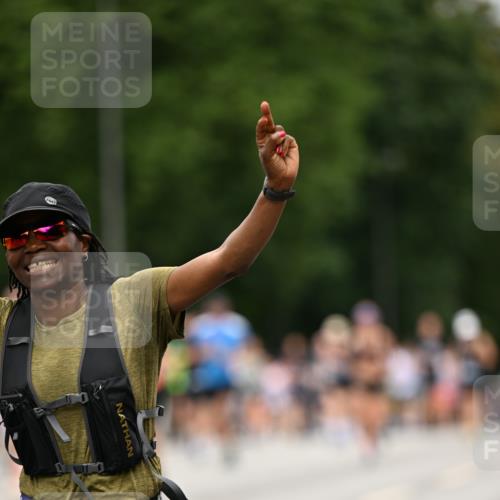 29.06.2025 - hella hamburg halbmarathon Dr. Thomas Lammeyer http://msf.ph/oto/8422942 29.06.2025 10:48:28 Kennedybrücke 1026, 1095, 1400, 1459, 1802, 1804, 2073, 2258, 2674, 2733, 3065, 3597, 4636, 4866, 5001, 5127, 5192, 5201, 5649, 5902, 5905, 6226, 6334, 6931, 7197, 8058, 8504, 8591, 9879, 10006, 10097, 10220, 10285, 10553, 11093 meine-sportfotos.de