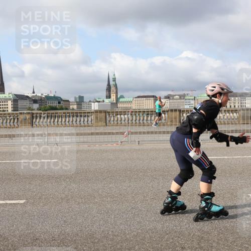 29.06.2025 - hella hamburg halbmarathon Lena Gebhardt http://msf.ph/oto/8422947 29.06.2025 08:57:53 Lombardsbrücke  meine-sportfotos.de