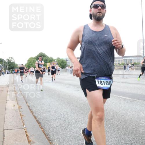 29.06.2025 - hella hamburg halbmarathon Lena Gebhardt http://msf.ph/oto/8422951 29.06.2025 10:52:55 Lombardsbrücke 1679, 18106, 11, 1369, 1826, 2146, 2291, 2362, 2420, 2528, 2701, 2983, 2988, 3140, 3227, 3787, 4591, 4626, 4729, 5360, 6135, 6521, 7032, 7511, 7681, 7737, 8641, 9068, 9070, 9103, 9545, 10055, 10080, 10392, 10417, 10568, 10600, 10661, 10879, 10928, 10981, 11520, 11524, 11919, 12127, 12128, 12994, 13489, 13916, 13917, 14009, 14765, 14807, 14977, 14979, 16137 meine-sportfotos.de