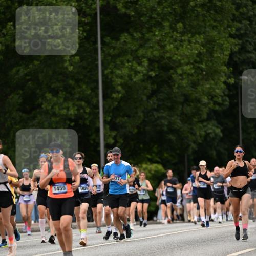29.06.2025 - hella hamburg halbmarathon Dr. Thomas Lammeyer http://msf.ph/oto/8422963 29.06.2025 10:48:30 Kennedybrücke 1026, 1095, 1400, 1459, 1802, 1804, 2073, 2258, 2674, 2733, 3065, 3597, 4636, 4866, 4968, 5001, 5127, 5192, 5201, 5355, 5649, 5902, 5905, 6226, 6334, 6931, 7197, 7489, 8058, 8504, 8591, 8870, 9331, 9879, 10006, 10097, 10220, 10285, 10553, 11093 meine-sportfotos.de