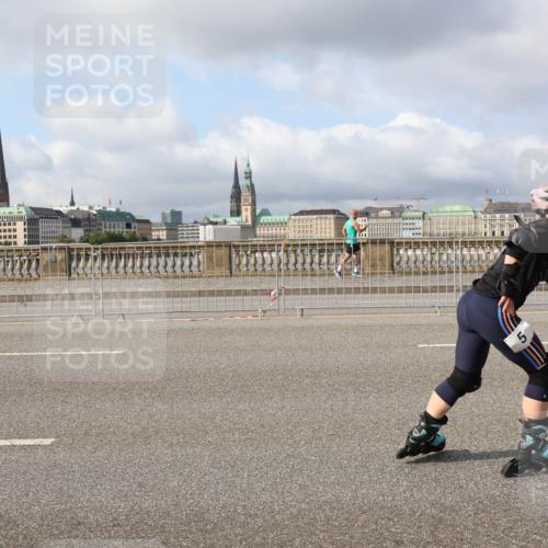 29.06.2025 - hella hamburg halbmarathon Lena Gebhardt http://msf.ph/oto/8422966 29.06.2025 08:57:53 Lombardsbrücke  meine-sportfotos.de
