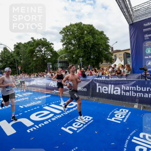 29.06.2025 - hella hamburg halbmarathon Zöllner http://msf.ph/oto/8422974 29.06.2025 10:32:50 Ziel 7965, 8062, 12987, 13686, 14028, 15054, 16425, 17117, 17151, 18687 meine-sportfotos.de