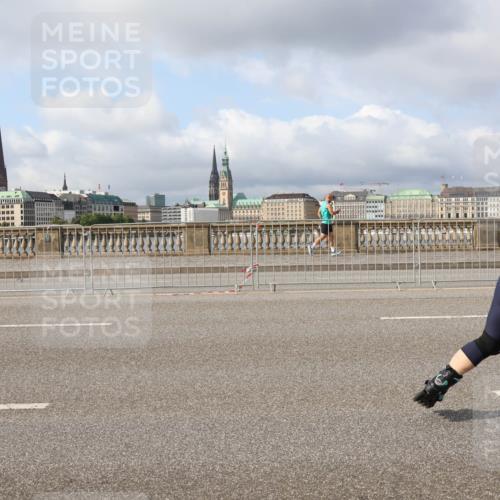 29.06.2025 - hella hamburg halbmarathon Lena Gebhardt http://msf.ph/oto/8422987 29.06.2025 08:57:53 Lombardsbrücke  meine-sportfotos.de