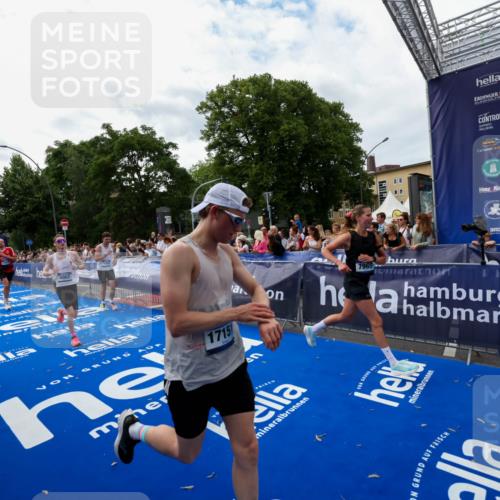 29.06.2025 - hella hamburg halbmarathon Zöllner http://msf.ph/oto/8422999 29.06.2025 10:32:50 Ziel 7965, 8062, 12987, 13686, 14028, 15054, 16425, 17117, 17151, 18687 meine-sportfotos.de