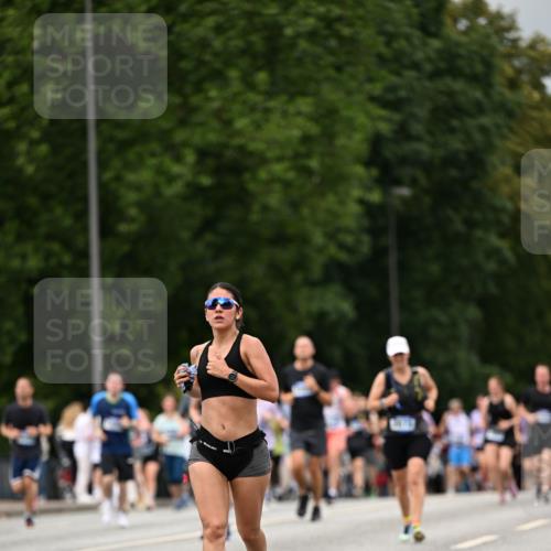 29.06.2025 - hella hamburg halbmarathon Dr. Thomas Lammeyer http://msf.ph/oto/8423010 29.06.2025 10:48:35 Kennedybrücke 1026, 1095, 1400, 1459, 1802, 1804, 2073, 2258, 2674, 2733, 3065, 3597, 4636, 4866, 4968, 5001, 5127, 5192, 5201, 5355, 5902, 5905, 6226, 6334, 7489, 8058, 8591, 8763, 8870, 9331, 9333, 9879, 10006, 10097, 10220, 10285, 10553, 10707, 11093 meine-sportfotos.de
