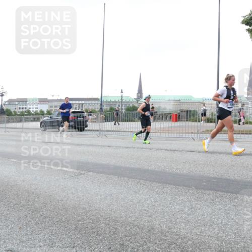 29.06.2025 - hella hamburg halbmarathon Lena Gebhardt http://msf.ph/oto/8423011 29.06.2025 10:52:56 Lombardsbrücke 4591, 1400, 1369, 1826, 2146, 2291, 2362, 2420, 2528, 2701, 2983, 2988, 3140, 3227, 3787, 4591, 4626, 4729, 5360, 6135, 6521, 7032, 7511, 7681, 7737, 8641, 9068, 9070, 9103, 9545, 10055, 10080, 10392, 10417, 10568, 10600, 10661, 10879, 10928, 10981, 11520, 11524, 11919, 12127, 12128, 12994, 13489, 13916, 13917, 14009, 14038, 14765, 14807, 14977, 14979, 16137 meine-sportfotos.de