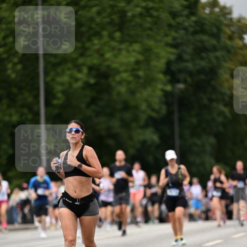 29.06.2025 - hella hamburg halbmarathon Dr. Thomas Lammeyer http://msf.ph/oto/8423033 29.06.2025 10:48:36 Kennedybrücke 1026, 1095, 1400, 1459, 1802, 1804, 2073, 2258, 2674, 2733, 3065, 3597, 4636, 4866, 4968, 5001, 5127, 5192, 5201, 5355, 5902, 5905, 6036, 6226, 6334, 7489, 8058, 8591, 8763, 8870, 9331, 9333, 9879, 10006, 10097, 10220, 10285, 10553, 10707, 11093 meine-sportfotos.de