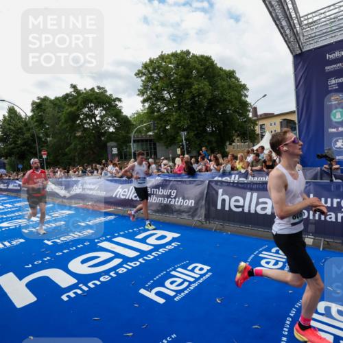29.06.2025 - hella hamburg halbmarathon Zöllner http://msf.ph/oto/8423037 29.06.2025 10:32:52 Ziel 4749, 6358, 8062, 10453, 13686, 14028, 15054, 16425, 18687 meine-sportfotos.de