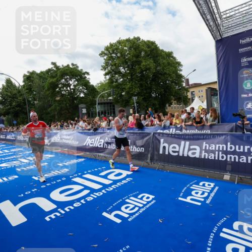 29.06.2025 - hella hamburg halbmarathon Zöllner http://msf.ph/oto/8423045 29.06.2025 10:32:52 Ziel 4749, 6358, 8062, 10453, 13686, 14028, 15054, 16425, 18687 meine-sportfotos.de