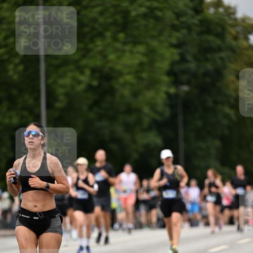 29.06.2025 - hella hamburg halbmarathon Dr. Thomas Lammeyer http://msf.ph/oto/8423061 29.06.2025 10:48:37 Kennedybrücke 1026, 1095, 1400, 1459, 1802, 1804, 2073, 2186, 2258, 2674, 2733, 3065, 3597, 4636, 4866, 4968, 5127, 5355, 5902, 5905, 6036, 6226, 6334, 7489, 8058, 8591, 8763, 8870, 9331, 9333, 9879, 10006, 10097, 10220, 10285, 10553, 10707, 11093 meine-sportfotos.de