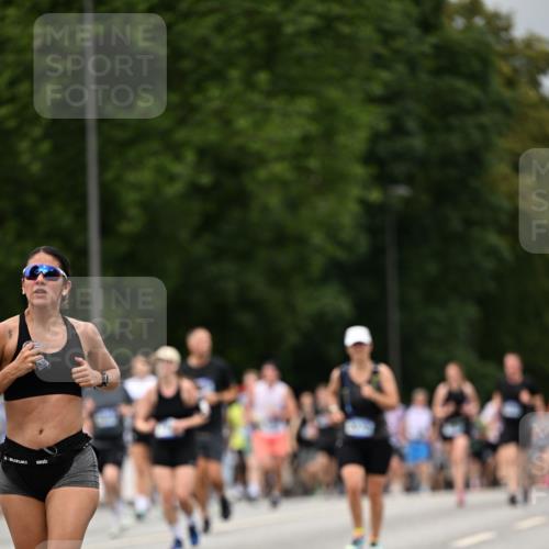 29.06.2025 - hella hamburg halbmarathon Dr. Thomas Lammeyer http://msf.ph/oto/8423071 29.06.2025 10:48:37 Kennedybrücke 1026, 1095, 1400, 1459, 1802, 1804, 2073, 2186, 2258, 2674, 2733, 3065, 3597, 4636, 4866, 4968, 5127, 5355, 5902, 5905, 6036, 6226, 6334, 7489, 8058, 8591, 8763, 8870, 9331, 9333, 9879, 10006, 10097, 10220, 10285, 10553, 10707, 11093 meine-sportfotos.de