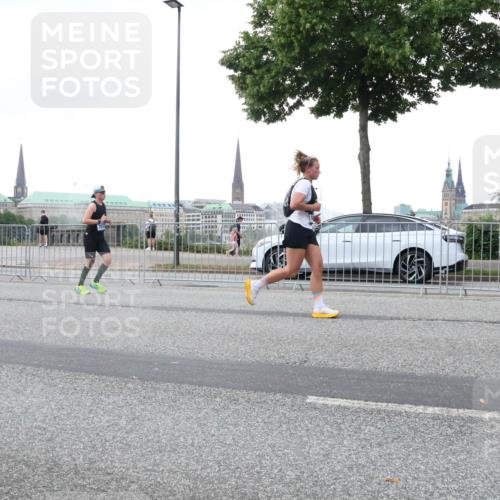 29.06.2025 - hella hamburg halbmarathon Lena Gebhardt http://msf.ph/oto/8423073 29.06.2025 10:52:56 Lombardsbrücke 1369, 1826, 2146, 2291, 2362, 2420, 2528, 2701, 2983, 2988, 3140, 3227, 3787, 4591, 4626, 4729, 5360, 6135, 6521, 7032, 7511, 7681, 7737, 8641, 9068, 9070, 9103, 9545, 10055, 10080, 10392, 10417, 10568, 10600, 10661, 10879, 10928, 10981, 11520, 11524, 11919, 12127, 12128, 12994, 13489, 13916, 13917, 14009, 14038, 14765, 14807, 14977, 14979, 16137 meine-sportfotos.de