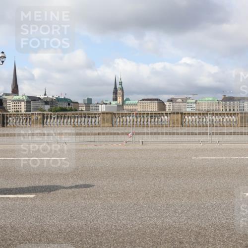 29.06.2025 - hella hamburg halbmarathon Lena Gebhardt http://msf.ph/oto/8423092 29.06.2025 08:57:58 Lombardsbrücke  meine-sportfotos.de