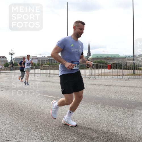 29.06.2025 - hella hamburg halbmarathon Lena Gebhardt http://msf.ph/oto/8423108 29.06.2025 10:28:07 Lombardsbrücke 14155, 497, 1148, 2080, 3389, 3445, 5177, 5369, 5604, 5847, 6632, 7497, 7667, 7764, 7978, 8085, 8215, 8327, 9567, 9653, 9654, 9688, 10412, 10413, 11692, 11739, 12780, 12823, 12842, 13043, 13045, 13296, 13568, 13678, 13860, 14017, 14155, 15123, 15607, 15608, 16569, 16804, 16838, 18256, 18301, 18604, 18626 meine-sportfotos.de