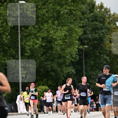 29.06.2025 - hella hamburg halbmarathon Dr. Thomas Lammeyer http://msf.ph/oto/8423120 29.06.2025 10:48:43 Kennedybrücke 1026, 1095, 1400, 1459, 1802, 1804, 2073, 2186, 2674, 2692, 2733, 3065, 3596, 4968, 5127, 5355, 6036, 6226, 6895, 7489, 8058, 8591, 8763, 8870, 9331, 9333, 9879, 10285, 10553, 10707, 11093 meine-sportfotos.de