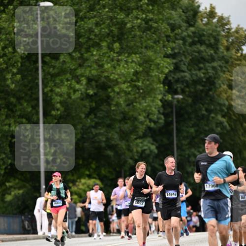 29.06.2025 - hella hamburg halbmarathon Dr. Thomas Lammeyer http://msf.ph/oto/8423135 29.06.2025 10:48:44 Kennedybrücke 1026, 1095, 1400, 1459, 1802, 1804, 2073, 2186, 2674, 2692, 2733, 3065, 3596, 4968, 5127, 5355, 6036, 6226, 6895, 7489, 8058, 8591, 8763, 8870, 9331, 9333, 10285, 10553, 10707, 11093 meine-sportfotos.de